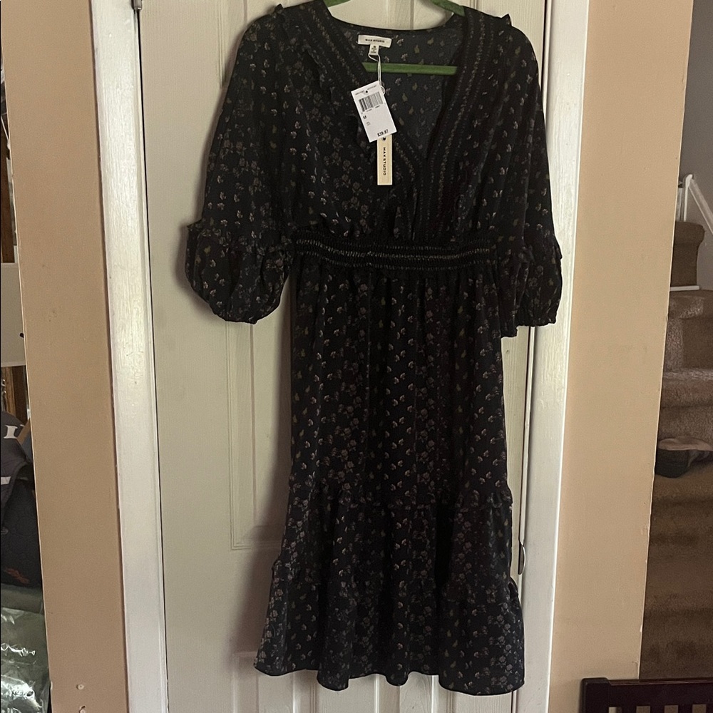 Max Studio Black  short Sleeve Dress with Floral Pattern